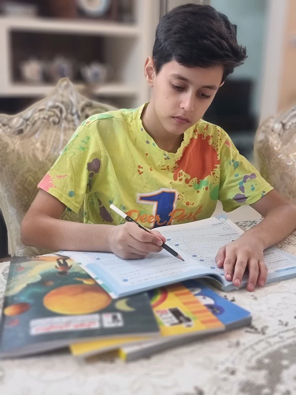 گفتگوباامیرحسین زاهدفر قبولی تیزهوشان پایه ششم از میبد