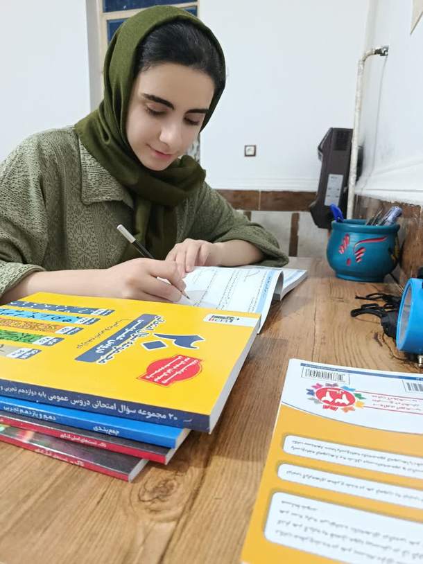 گفتگو با زهرا نعمتی قهرمان پاییز پایه دوازدهم تجربی از لنده