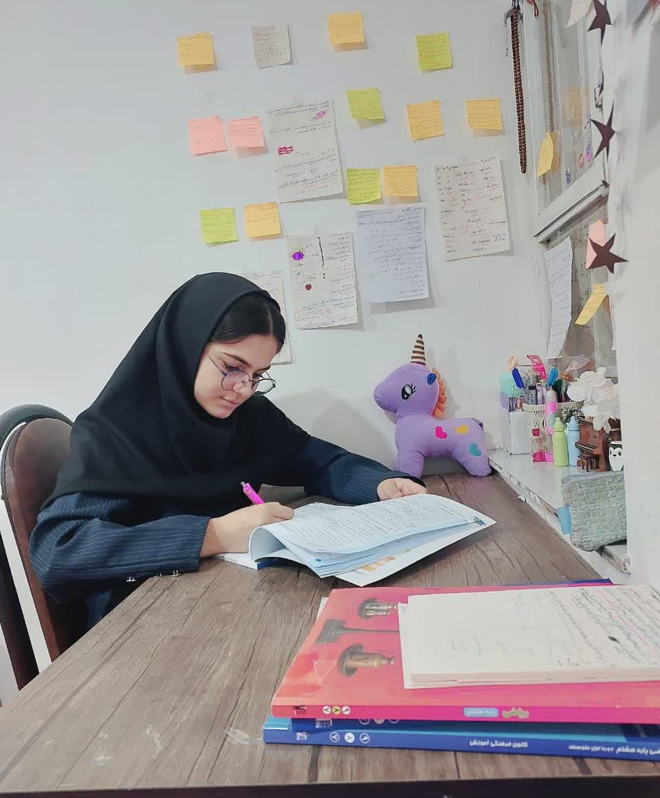 گفتگو با نیایش مرادی قهرمان پاییز از شهرستان لنده