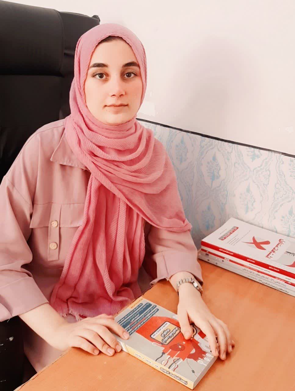 گفتگو با فاطمه آذر دانش آموز برتر دوازدهم تجربی از لنده