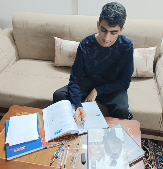 من  یک روز پس از آزمون، دلایل صحیح یا اشتباه بودن راتحلیل می‌کنم