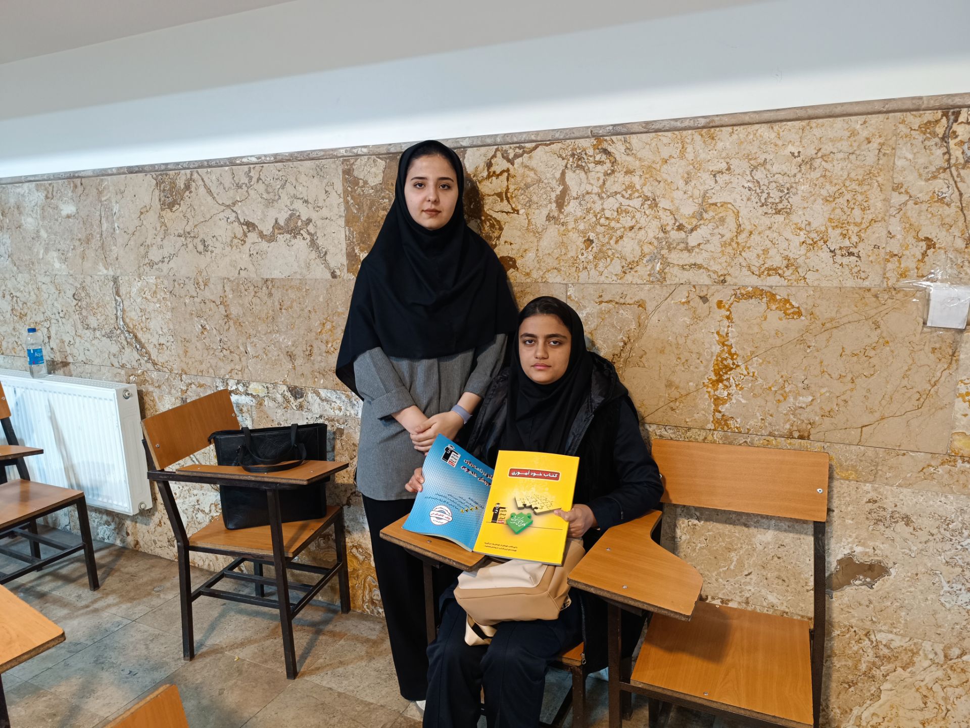 گفت و گو با مریم عزیزی قهرمان پیشرفت دوازدهم تجربی از ساوه