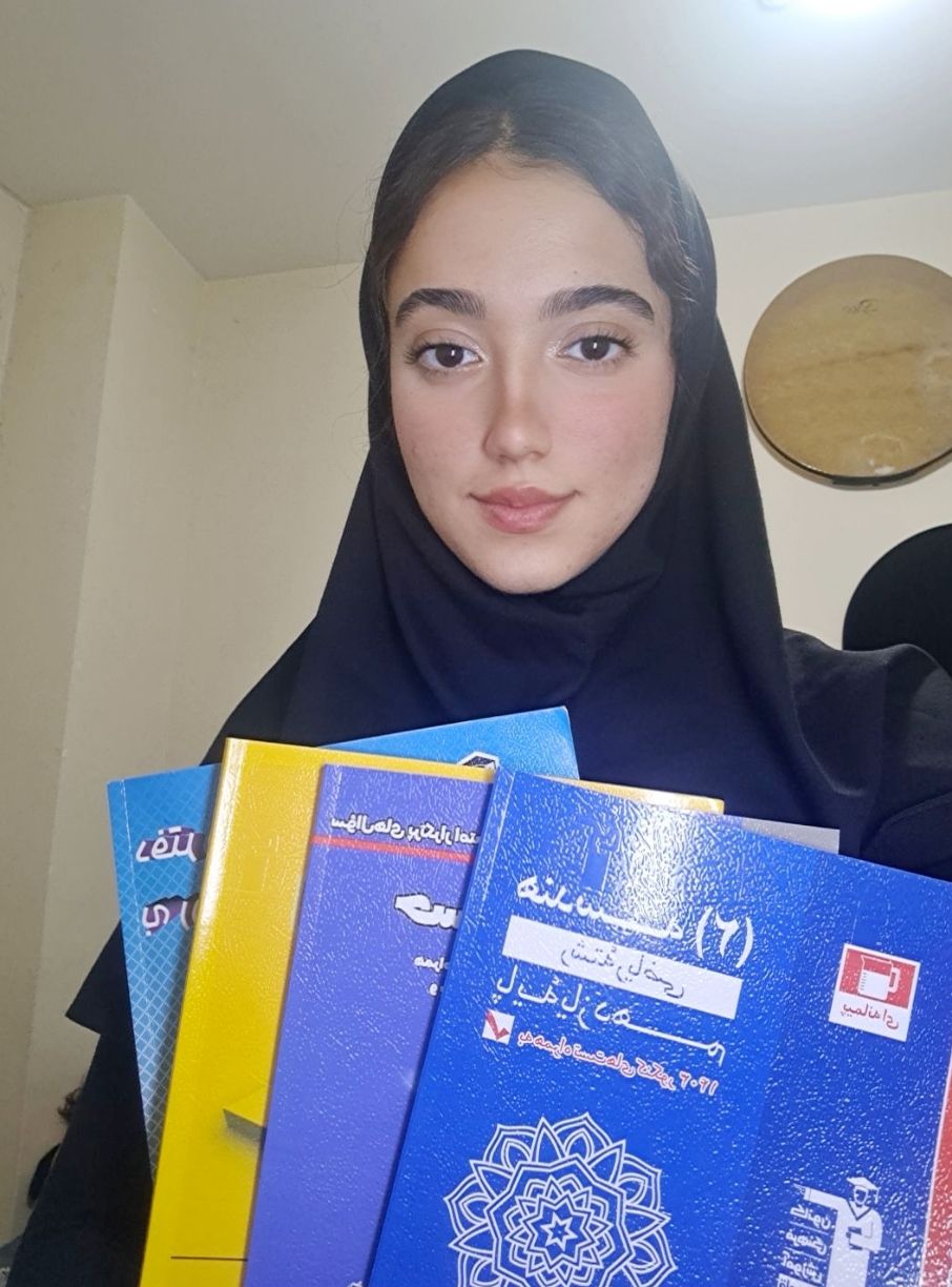 گفت و گو با ساینا منصورقناعی،قهرمان پیشرفت یازدهم ریاضی از ساوه