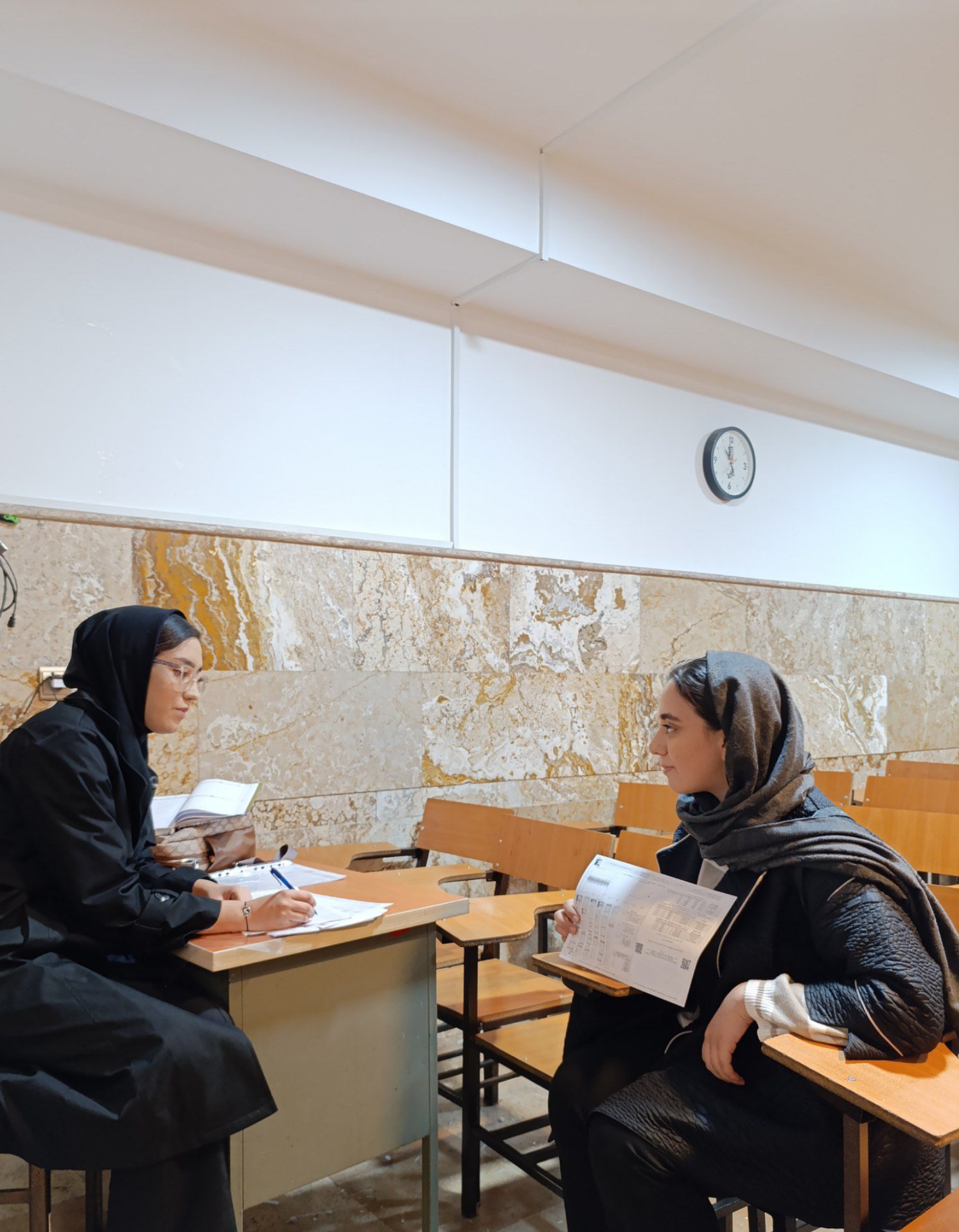 گفت و گو با مهدیس مینایی دختر تلاشگر دوازدهم تجربی از ساوه