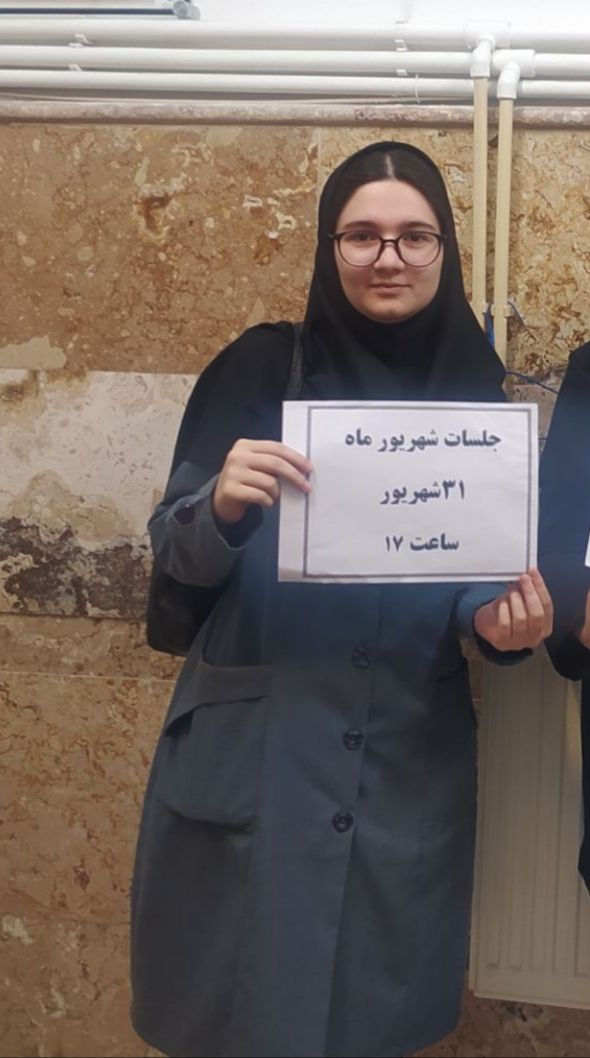 گفت و گو با ماهک بهرامی قهرمان پائیز دهم تجربی از ساوه