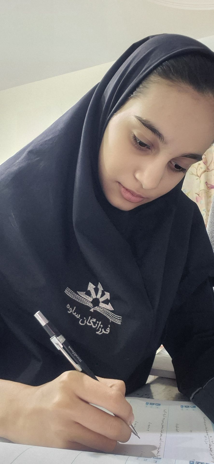 گفت و گو باسناسادات متولی زاده قهرمان پائیز دهم تجربی از ساوه