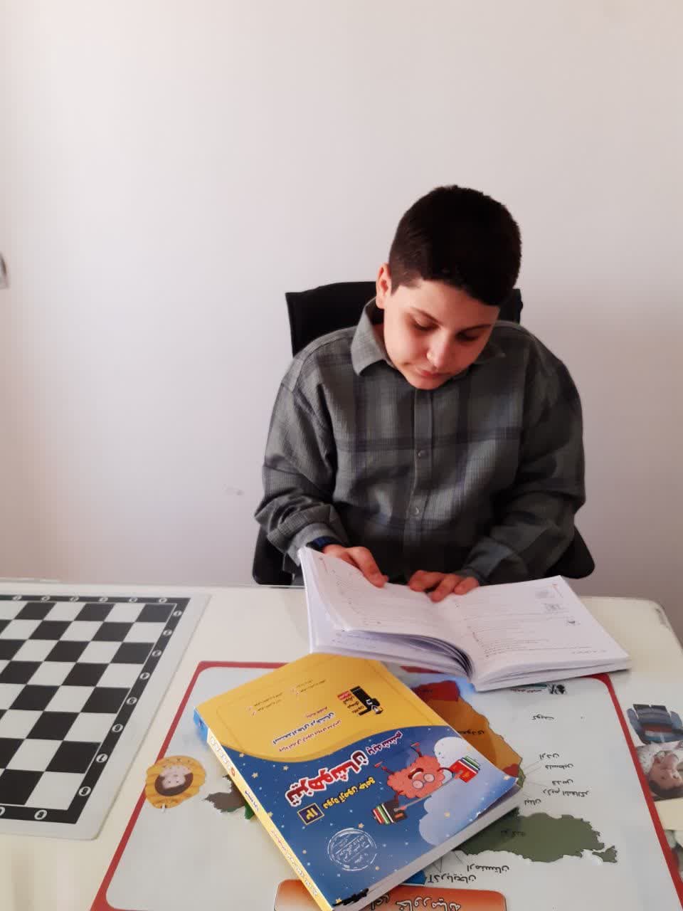 گفت وگو با نیکان طهماسب نژاد  قبولی تیزهوشان ششم از میانه