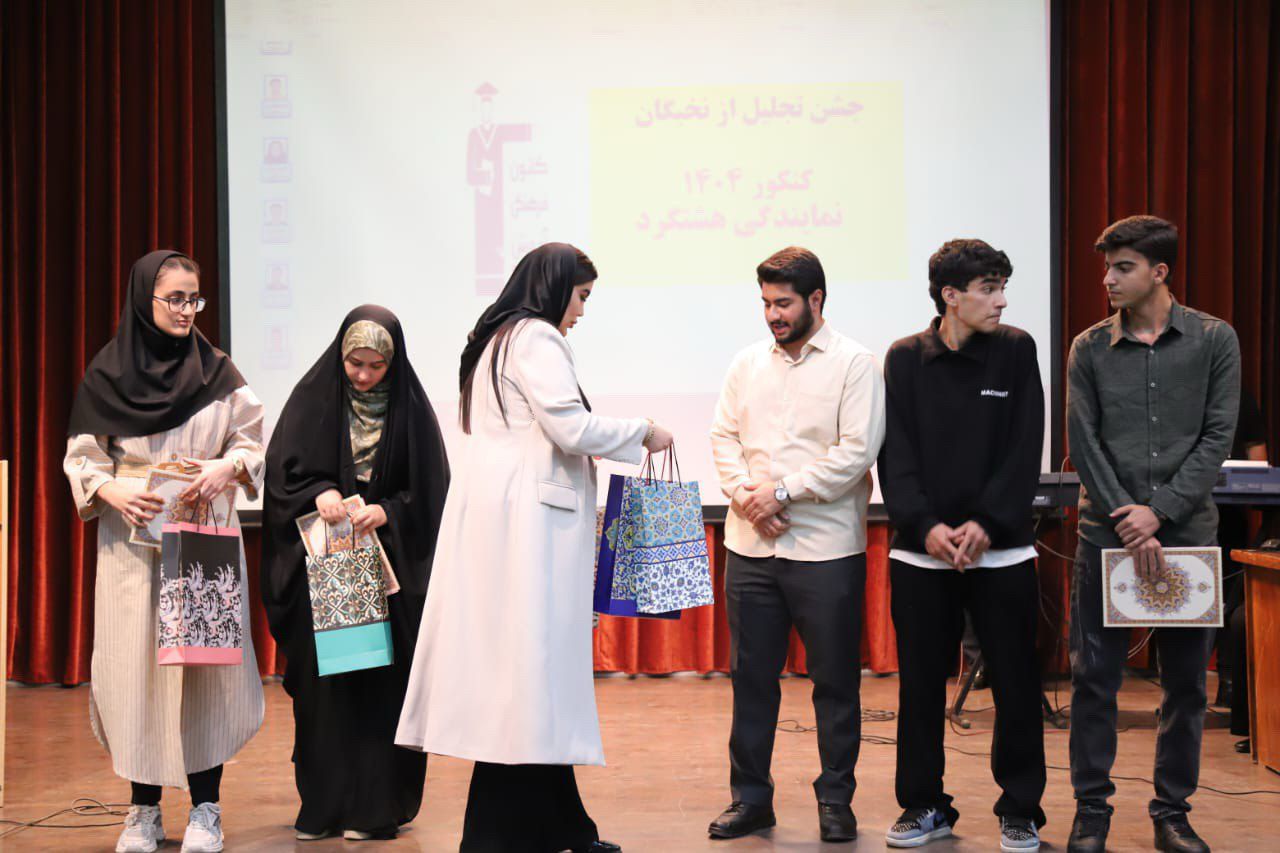 معرفی دبیر نسترن حسینی – دبیر اقتصاد و مشاور انسانی کانون هشتگرد