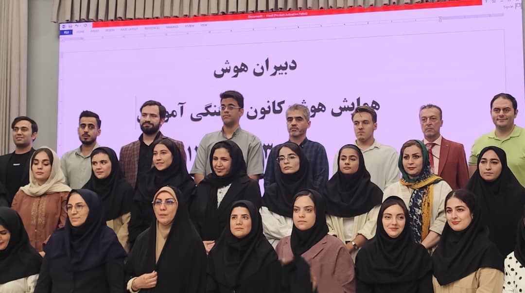 گفتگو با دبیر فاطمه کیان؛ آموزش هوش یعنی یاد گرفتنِ درست فکر کردن