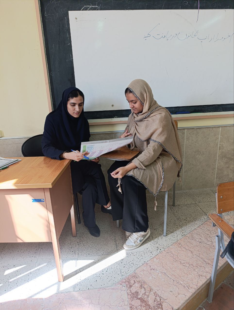 گفت و گو با ساناز لطیفی،دوازدهم انسانی و تجربه نگاه به آینده