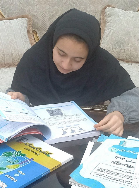 گفتگو با ریحانه کریمی قهرمان پیوستگی یازدهم تجربی سلماس