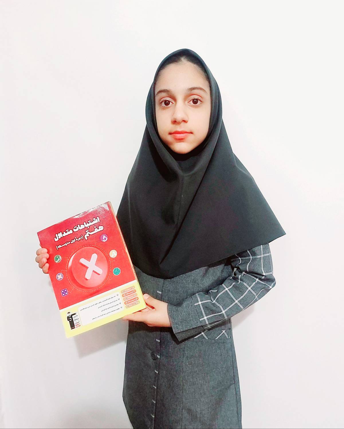 گفتگو با مهتا حاجی زاده پایه هفتم قهرمان پیشرفت ازآباده