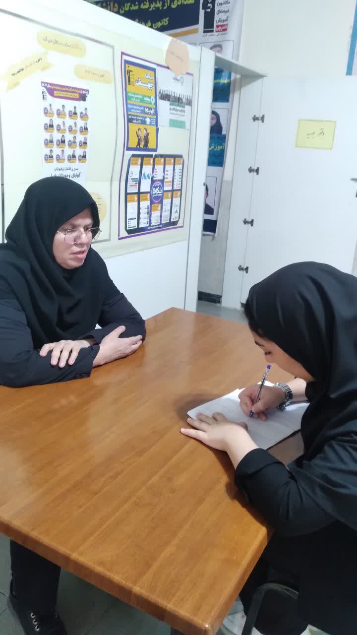 گفت وگو باملیکا حیدرپور پذیرفته شده رشته حسابداری دانشکده کازرون