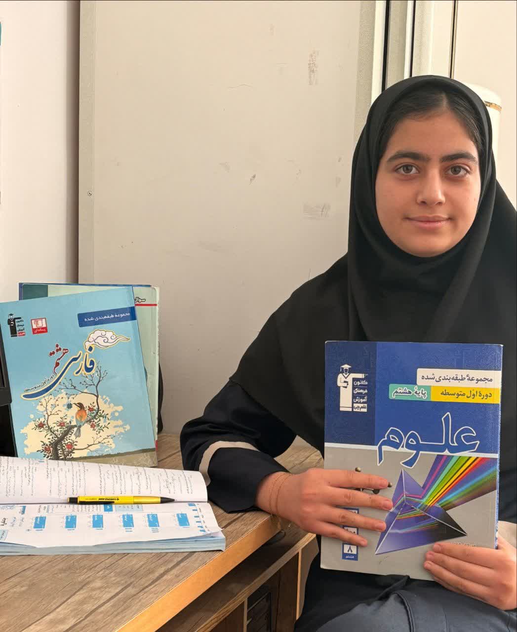 گفت و گو با مهدیس عباس زاده قهرمان پیشرفت پایه هشتم