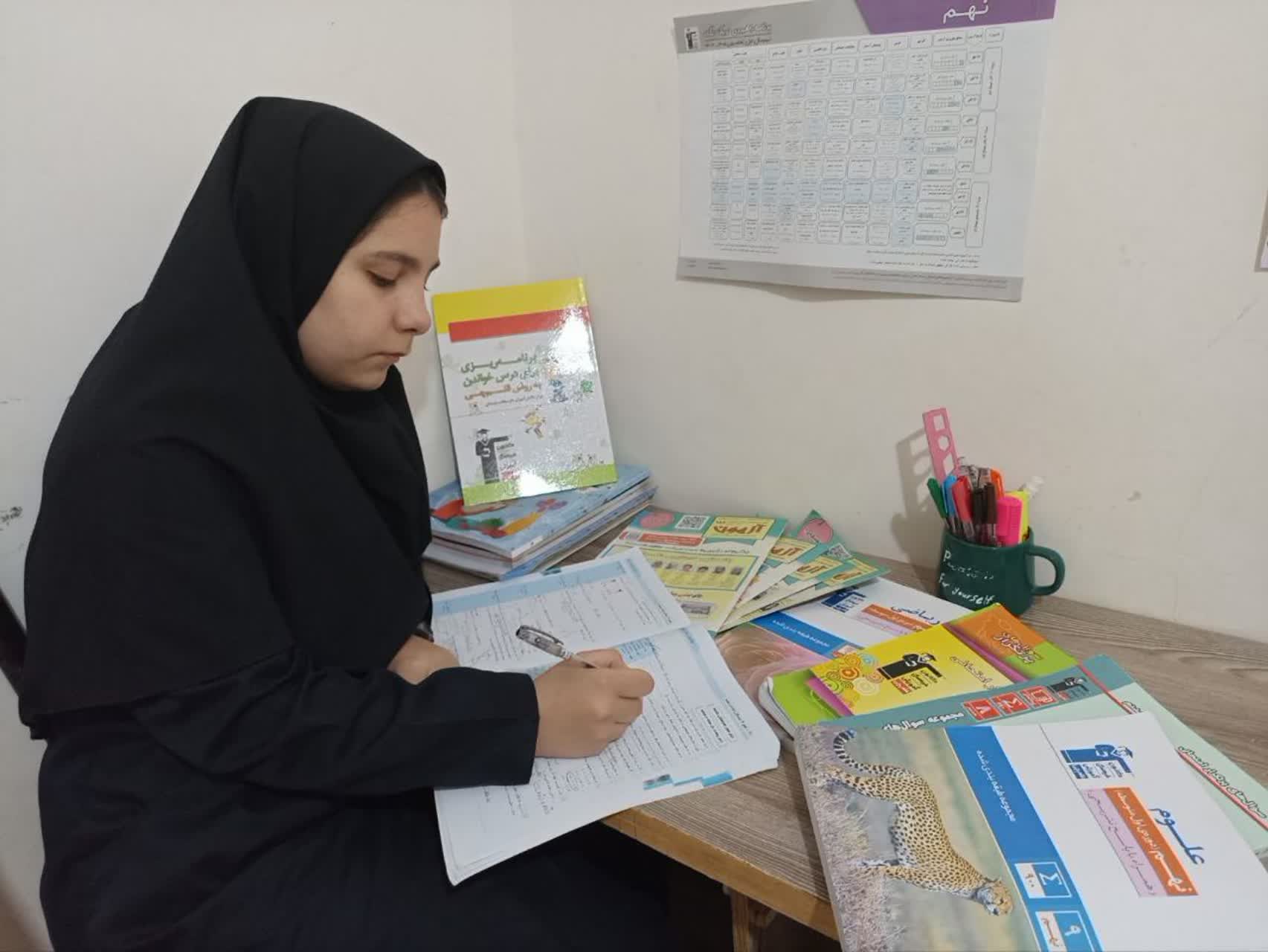 گفت وگو با ریحانه حسن پور قهرمان پیشرفت پایه نهم