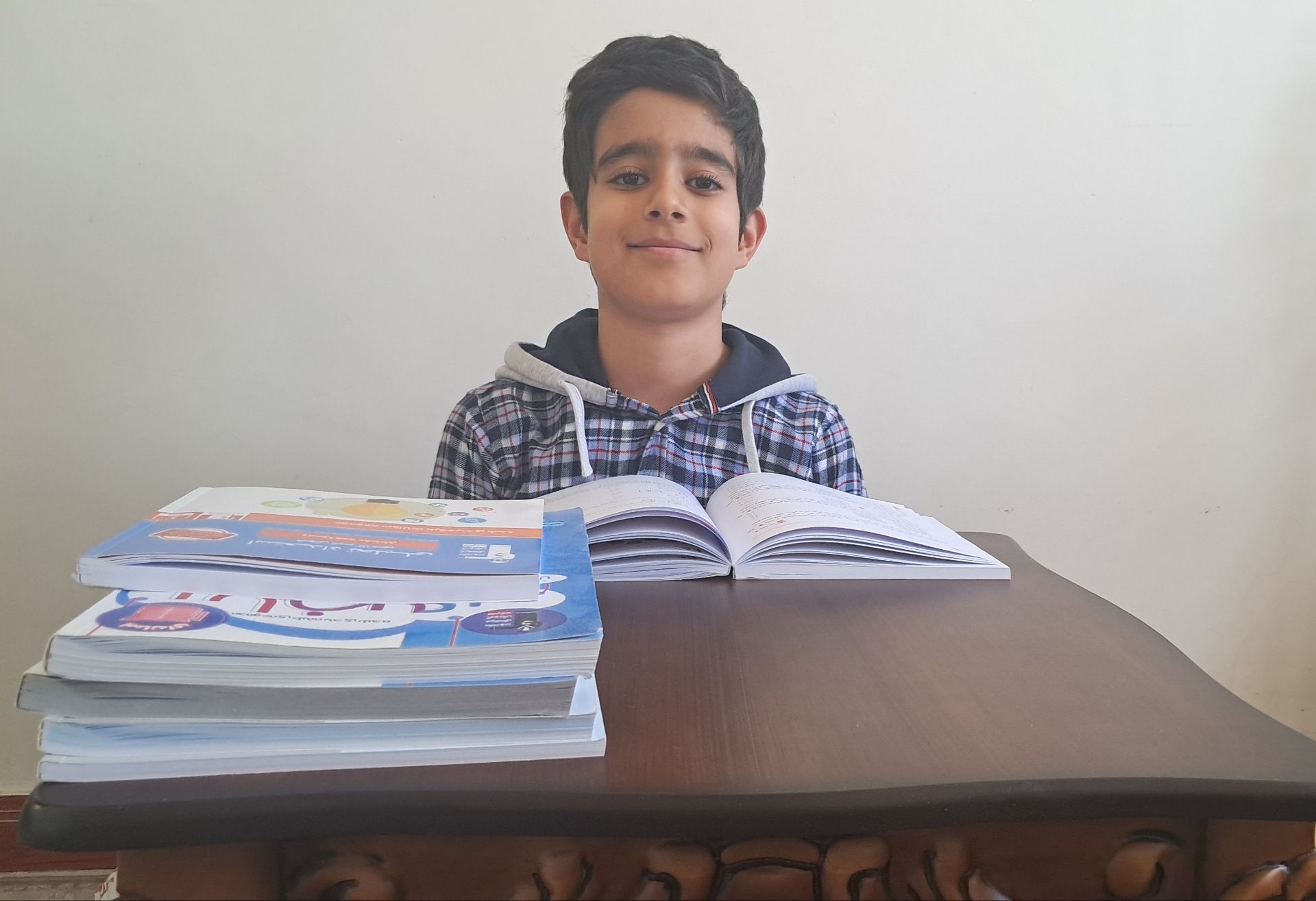 امیرحسین احدی دانش آموز مقطع ششم دبستان