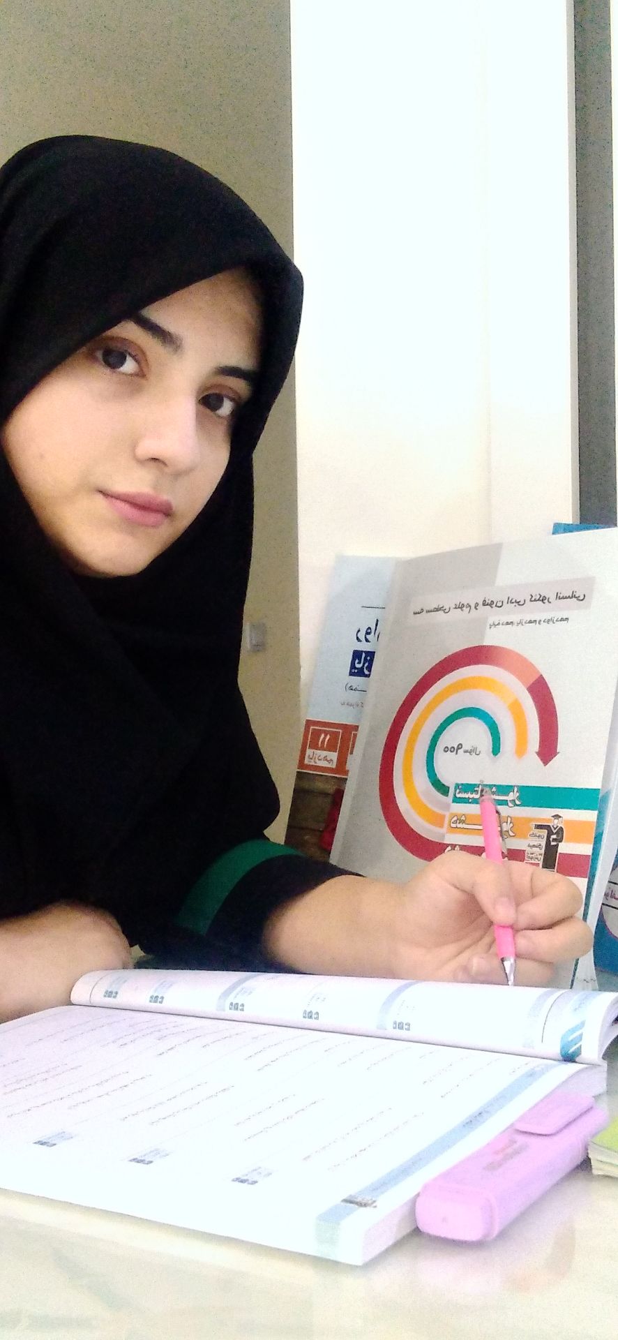 سارامحمدپورآزاد دانش آموز مقطع دوازدهم انسانی