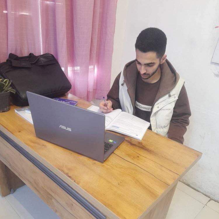 گفت و گو با امیرحسین خیالی، دانش آموز متمرکز و توانمند رشته تجربی