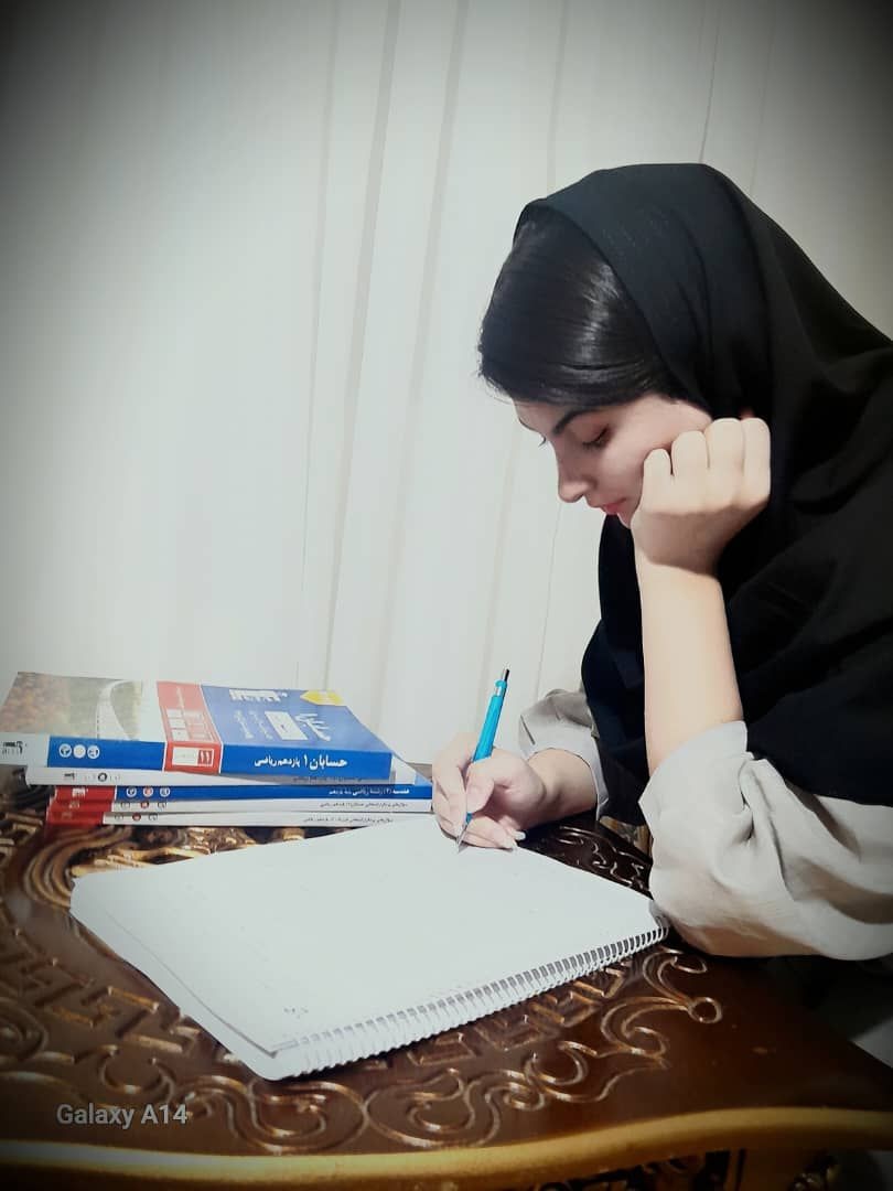 گفتگو با ماهک رستمی پور - عضو باشگاه پانصدتایی ها