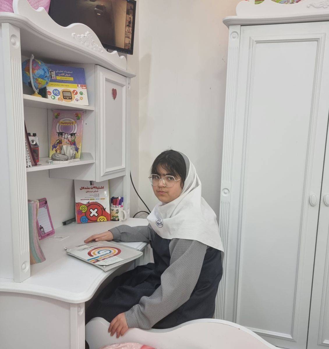 گفتگو با النا فتحی پایه ششم با 1432 پاسخ صحیح از اردبیل