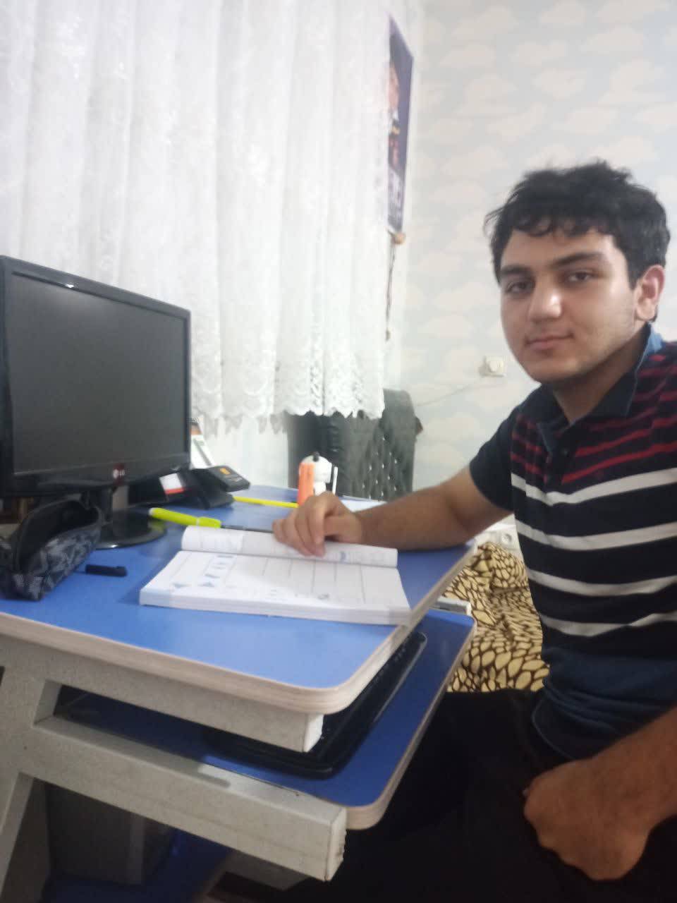 گفتگو با دانیال رضازاده یازدهم تجربی عضو باشگاه پانصدتایی