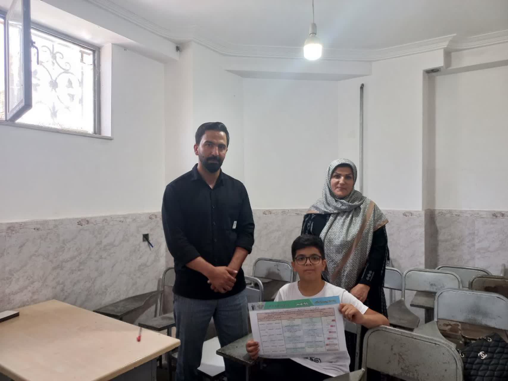 گفتگو با اکبر جعفری پشتیبان برترقهرمان پیشرفت درسی.از میاندوآب