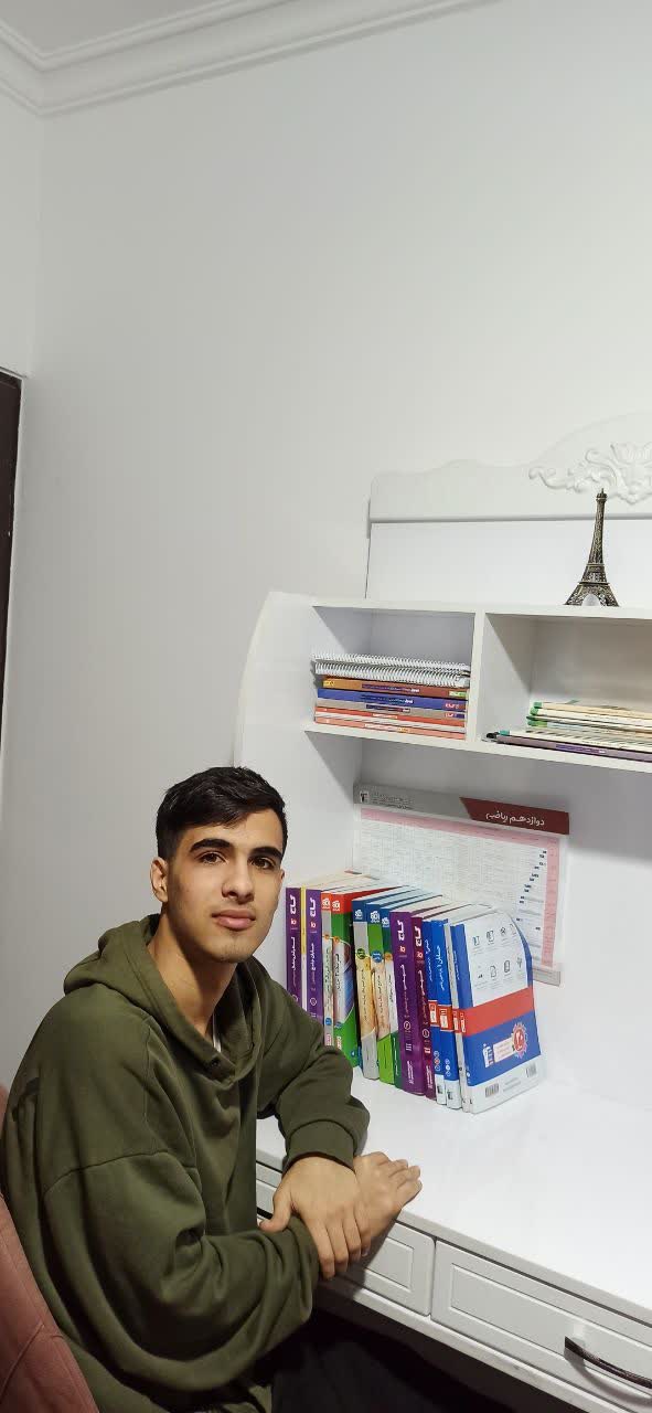 گفتگو با محمدآراز حاجی زاده دوازدهم ریاضی باشگاه500 از میاندوآب