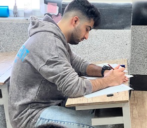 گفت و گو با سعید مومنی دانش آموز موفق پایه 12تجربی از جم