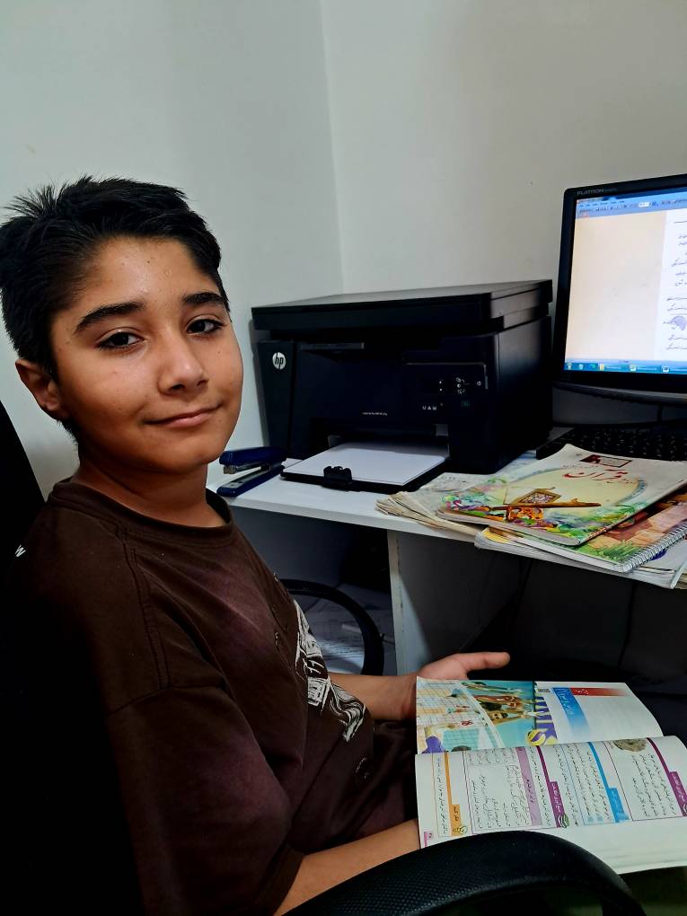 گفت و گوبا شهاب پرهیزکار دانش آموز موفق پایه ششم از جم