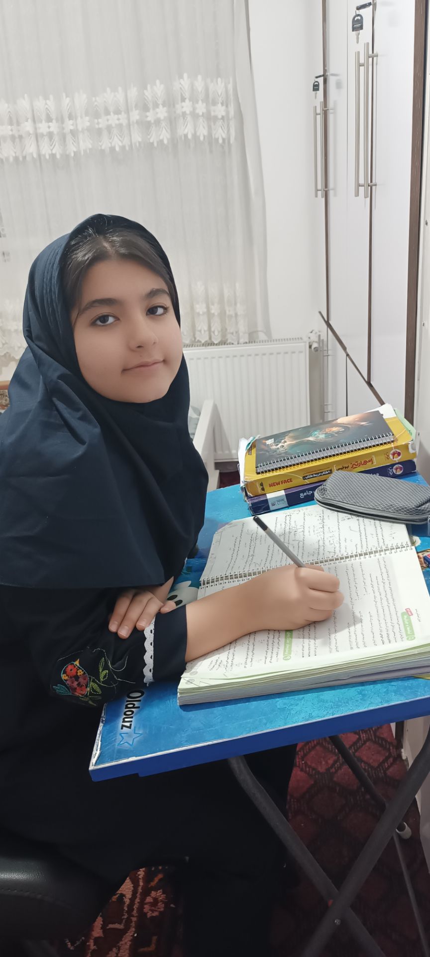 گفت و گو با رها گل محمدی پذیرفته شده تیزهوشان ششم از شهر مرند