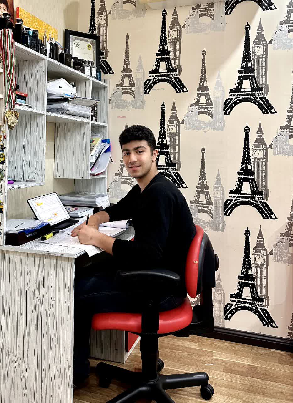 گفتگو با کوروش حسن پور ؛ عضو باشگاه پانصدتایی‌ها از رشت