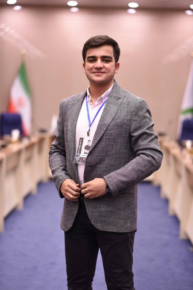 امیرمحمد حسومی : از درس خواندن لذت میبرم