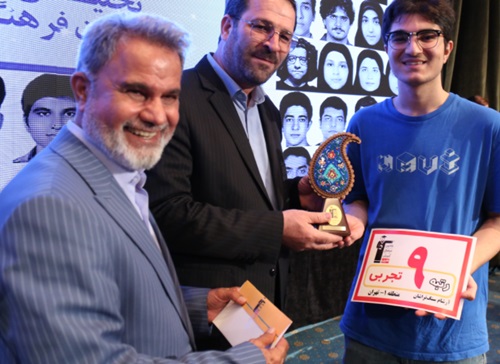 گفت‌وگوی کاظم قلم‌چی با آرشام سنگ‌تراشان رتبه‌9 منطقه1 تجربی 1403