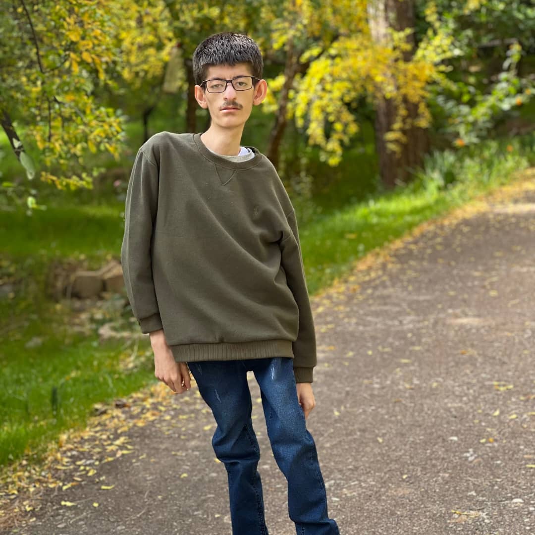 محمدجواد آبزن از بیماری میوپاتی و اسکولیوز تا موفقیت کنکور