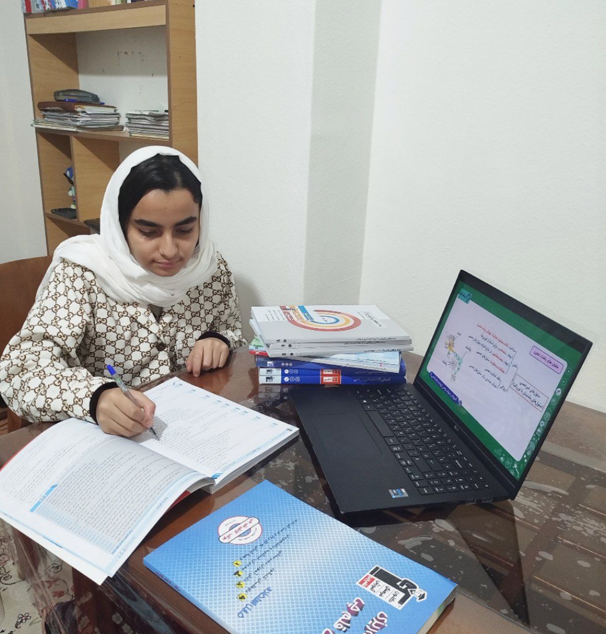 مصاحبه با مبینا کریمی؛ قهرمان پیوستگی دهم تجربی