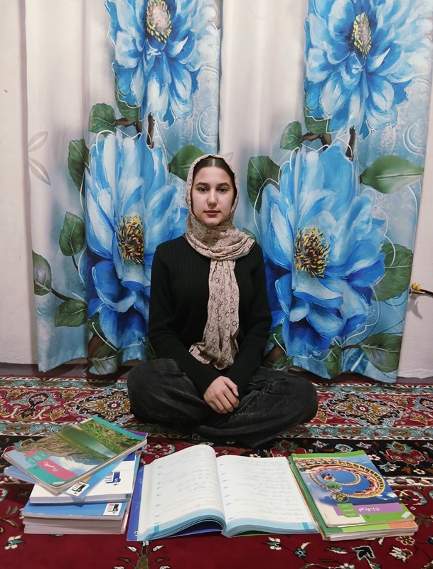 گفتگو با مهستی مفاخری؛ قهرمان پیشرفت دهم تجربی از سنندج