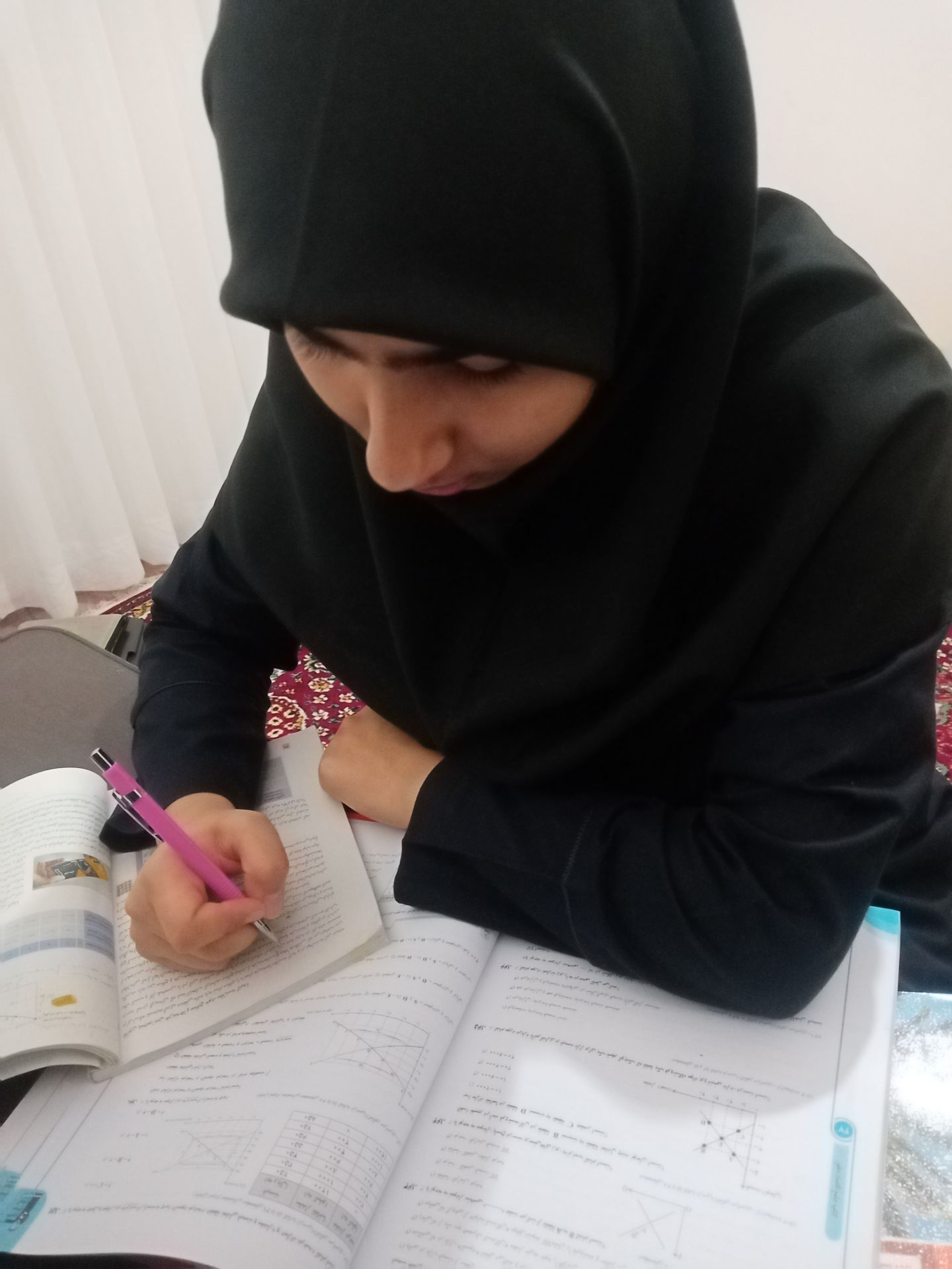 گفتگو با ریحانه امینی؛ قهرمان پیشرفت دهم انسانی از نیشابور