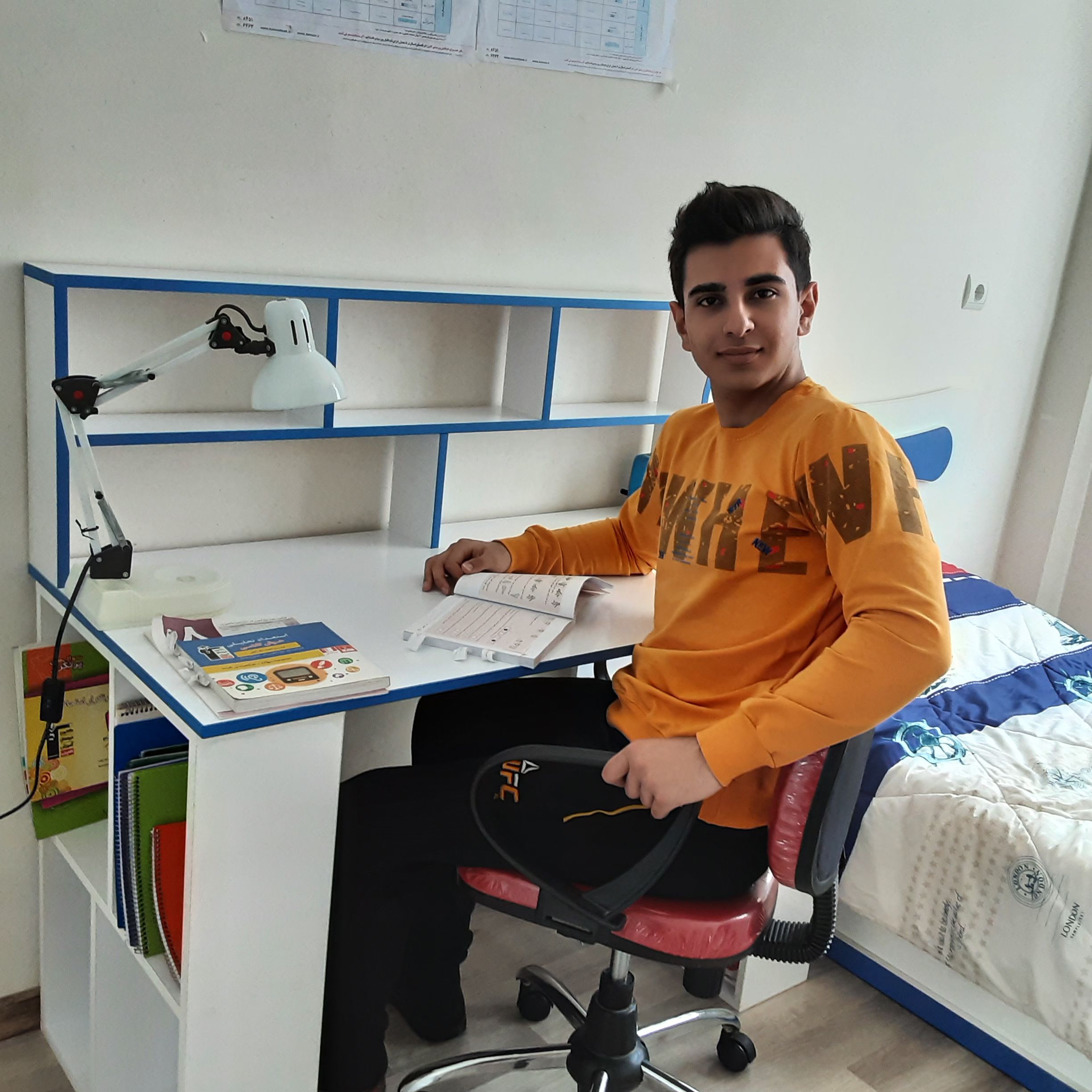 گفتگوی با علی رضا ایرانی سال یازدهم تجربی باشگاه 1000 تایی