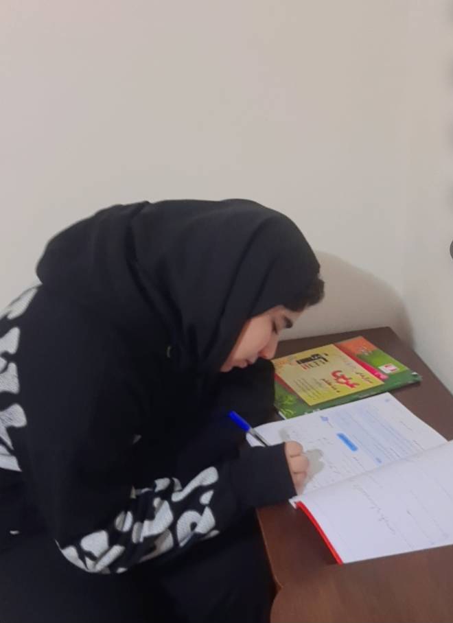 مصاحبه با دانش آموز نیوشا صفایی قهرمان پیوستگی پایه هشتم