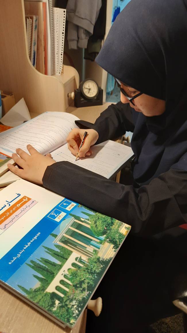 مصاحبه با دانش آموز ضحی بهبود قهرمان پیوستگی پایه نهم