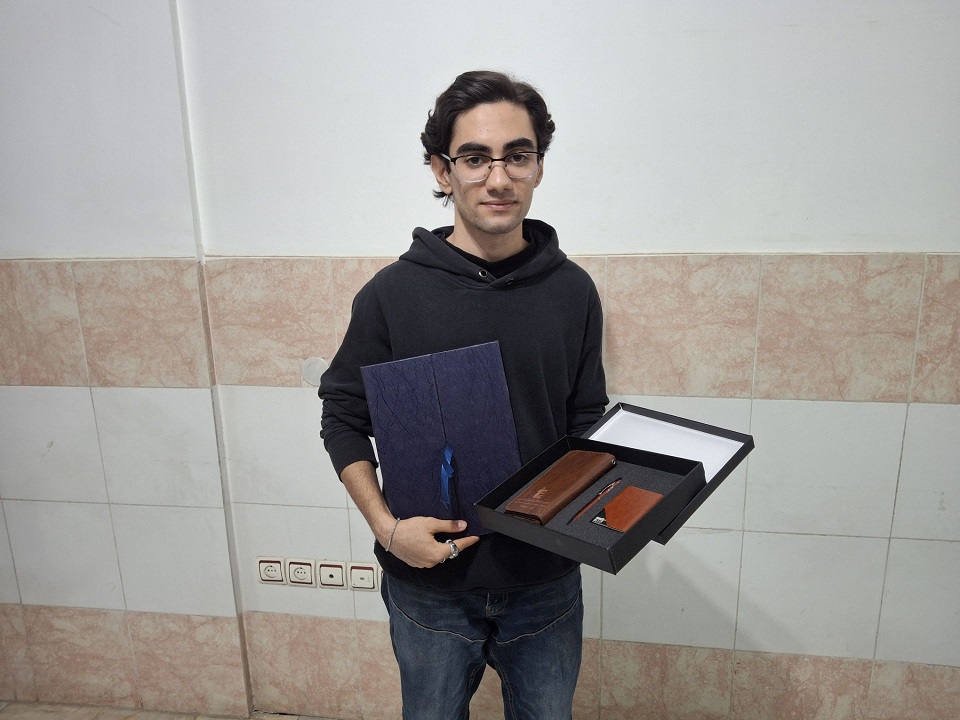 گفت وگوبا اشکان مجیدی رتبه8 کنکور هنرستان، رشته کامپیوتر ازمهاباد