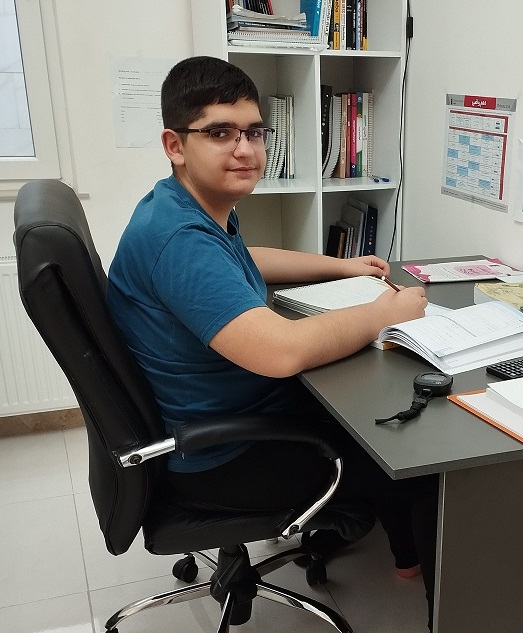 گفت وگوباسرداررحمانی پایه یازدهم ریاضی وقهرمان پیشرفت درپاییز1404