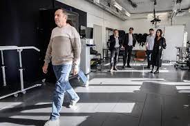 بیمارمبتلابه پارکینسون باکمک ایمپلنت نخاعی توانست راه برود