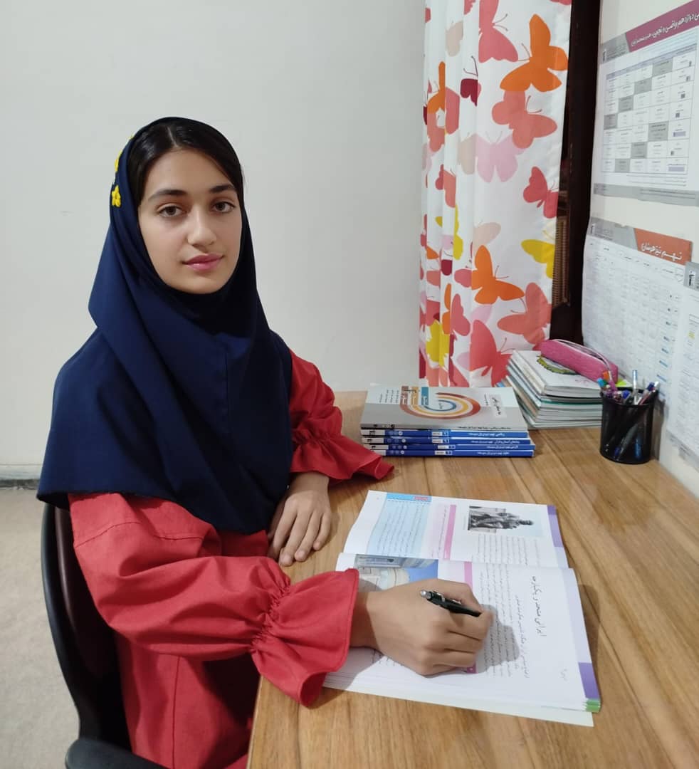 آیلین نیکنام صفری کچی قهرمان پاییز پایه نهم از مرودشت