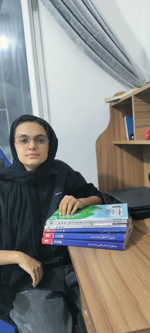 گفت و گو با پریسا غیاثی عضو باشگاه 500تایی‌ها از انار