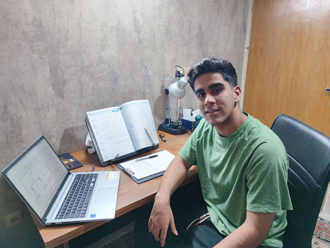 قهرمان پیوستگی:گفتگو با حسام فلاح پایه دوازدهم تجربی