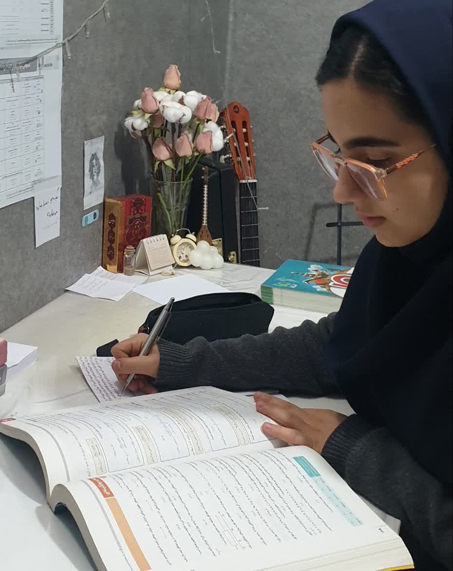 گفت وگو با ریحانه قدیری پایه دوازدهم انسانی عضو باشگاه هزارتایی