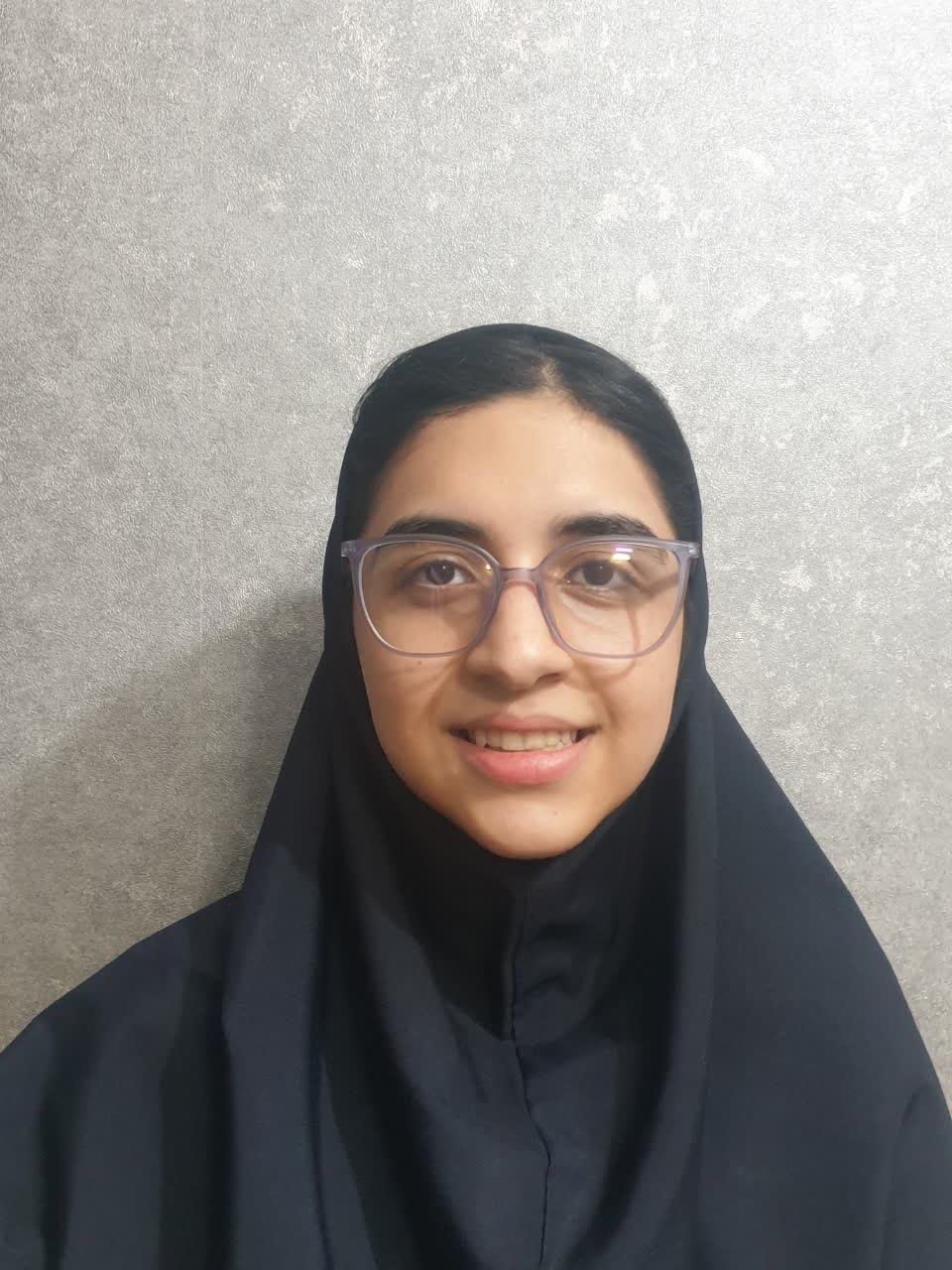 گفت وگو با رضوانه قدیری  پایه یازدهم انسانی قهرمان پیشرفت رفسنجان