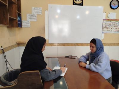 گفتگو با مریم سلیمانی قهرمان پیشرفت پایه هشتم از شهرکرد