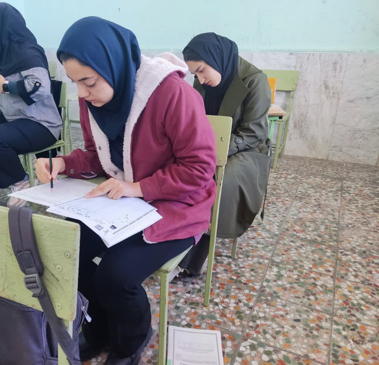 گفت و گو با یاسمن بابایی قهرمان آزمونهای پاییزو پیشرفت در آزمونها